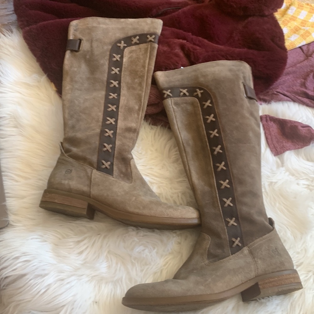 Born taupe sued boot size 9